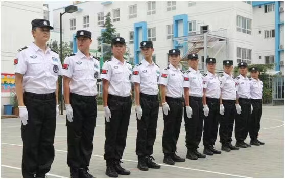 严格的人员管理